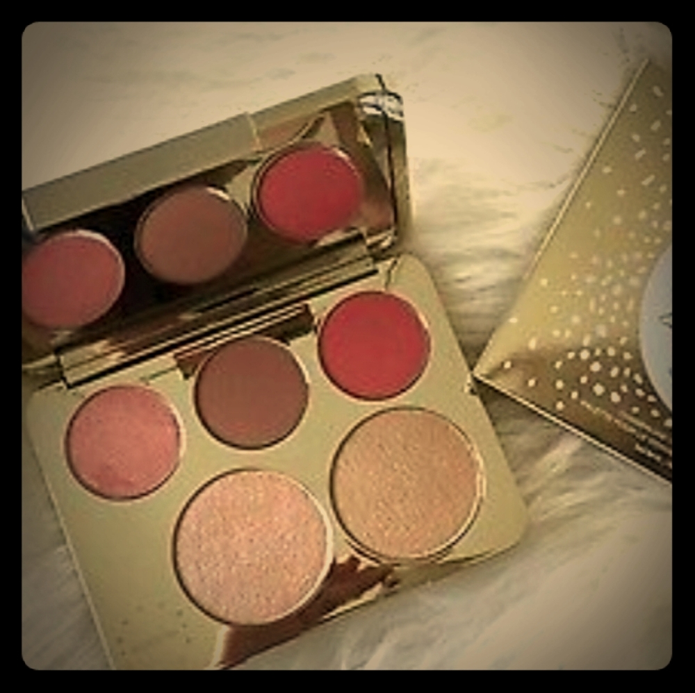 NIB JACLYN HILL X BECCA highlight palette.